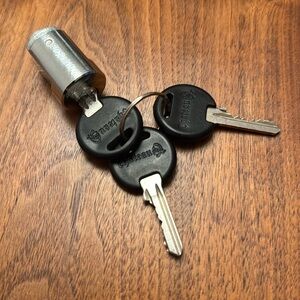 Chateau Bezel Cylinder Storage Lock & 3 Keys